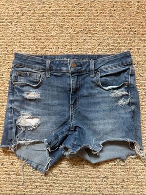American Eagle Distressed MIDI shorts